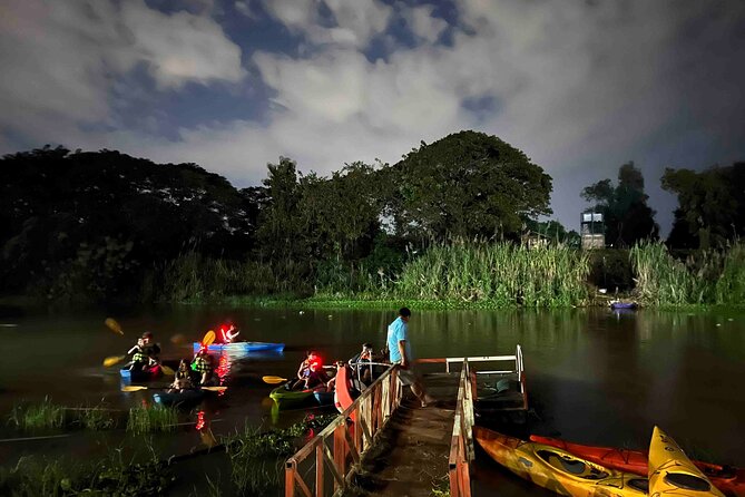 Chiang Mai: Kayak Under the Stars – 6 km to the Heart of the City - Who will enjoy this evening most?