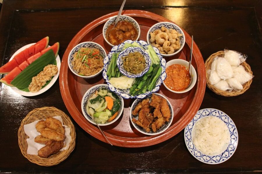 Chiang Mai: Khan Toke Traditional Meal & Dancing Performance - What eating on the floor is really like