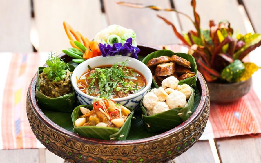 Chiang Mai: Khantoke Dinner with Traditional Performance - Who will enjoy this evening most