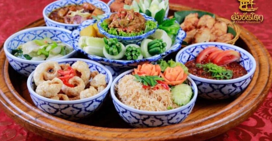 Chiang Mai: Khum Khantoke Northern Thai Cuisine and Show - Choosing between five dinner sets
