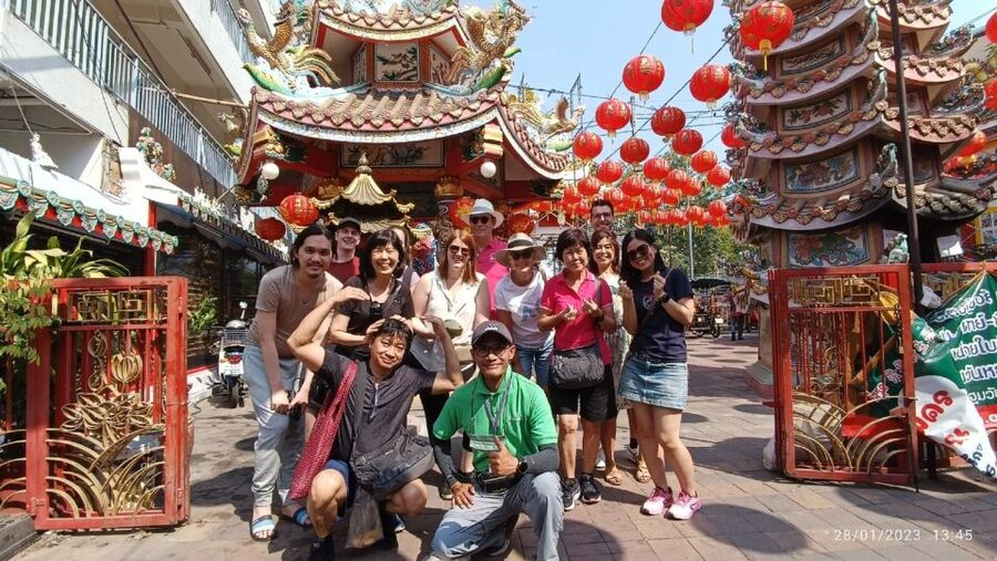 Chiang Mai: Local Food and Markets Guided Walking Tour - Starting at Chansom Memorial Bridge