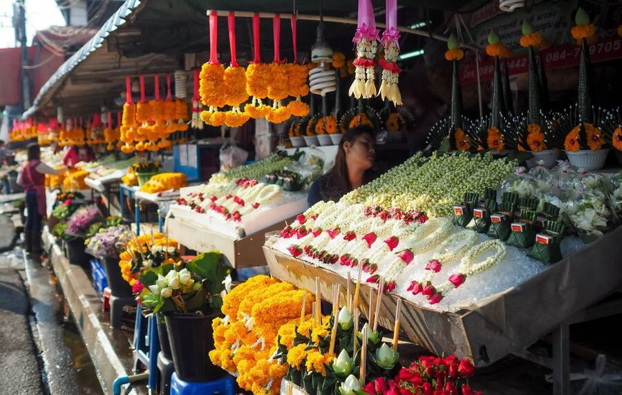 Chiang Mai: Local Food and Markets Guided Walking Tour - Ton Lamyai Flower Market adds a welcome pause
