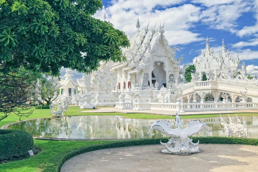 Chiang Mai: Long Neck Village & Chiang Rai’s Iconic Temples - How the guides affect the experience