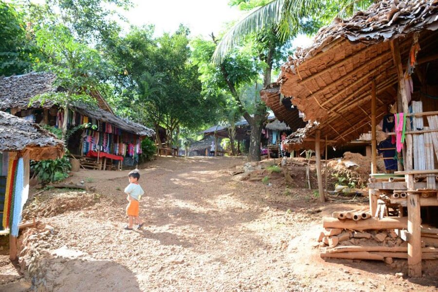 Chiang Mai: Long Neck Village & Chiang Rai’s Iconic Temples - Wat Rong Khun, the White Temple