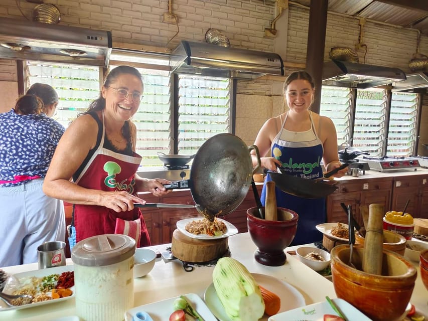 Chiang Mai: Morning Cooking Class with Market Visit - Six dishes, with plenty of choice