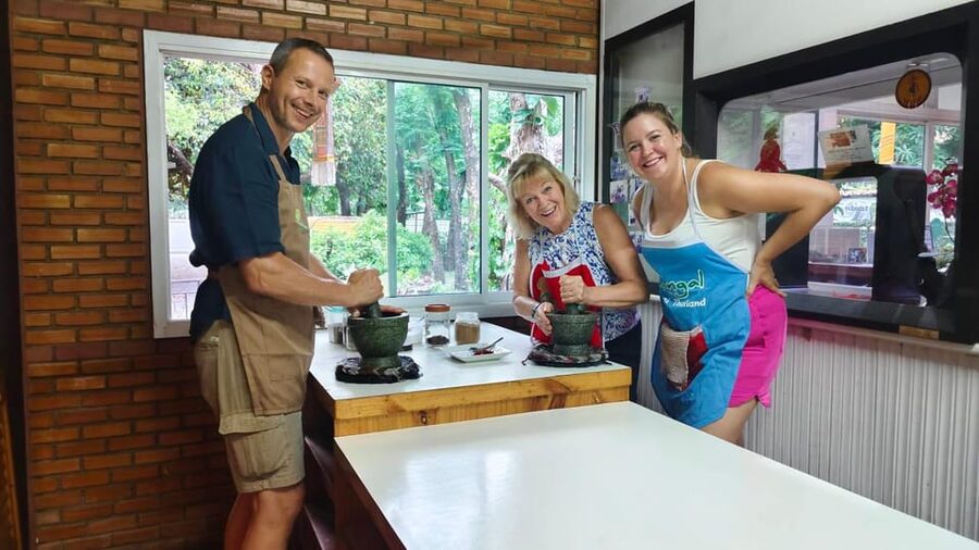 Chiang Mai: Morning Cooking Class with Market Visit - Mango sticky rice or fried banana