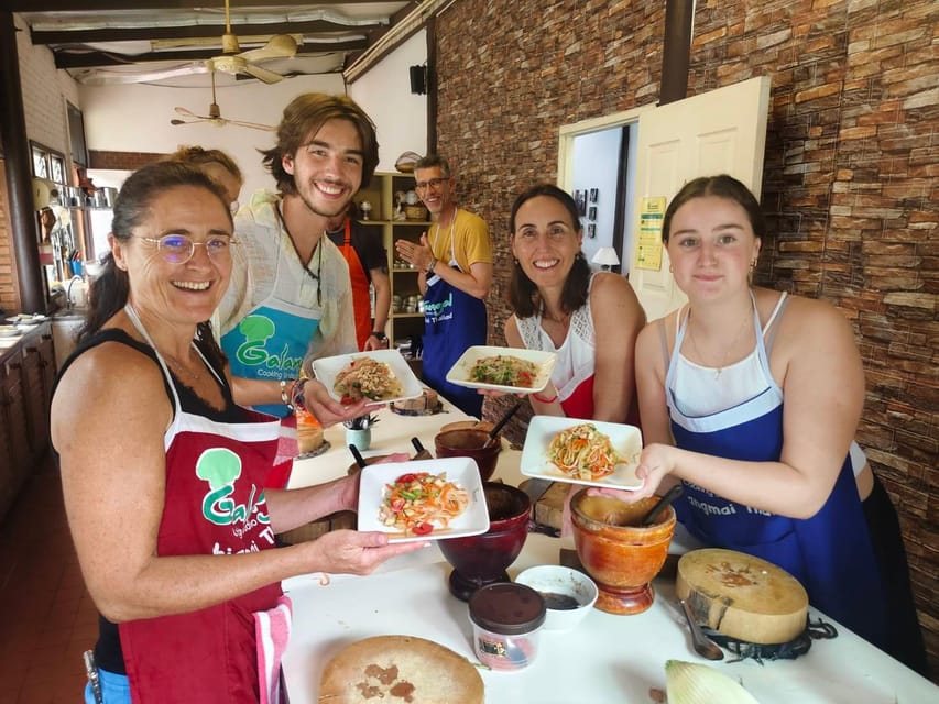 Chiang Mai: Morning Cooking Class with Market Visit - Morning pickup through central Chiang Mai