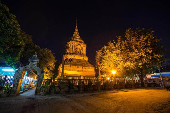 Chiang Mai Night Bike Tour - Chiang Mai Gate Market and the food stop