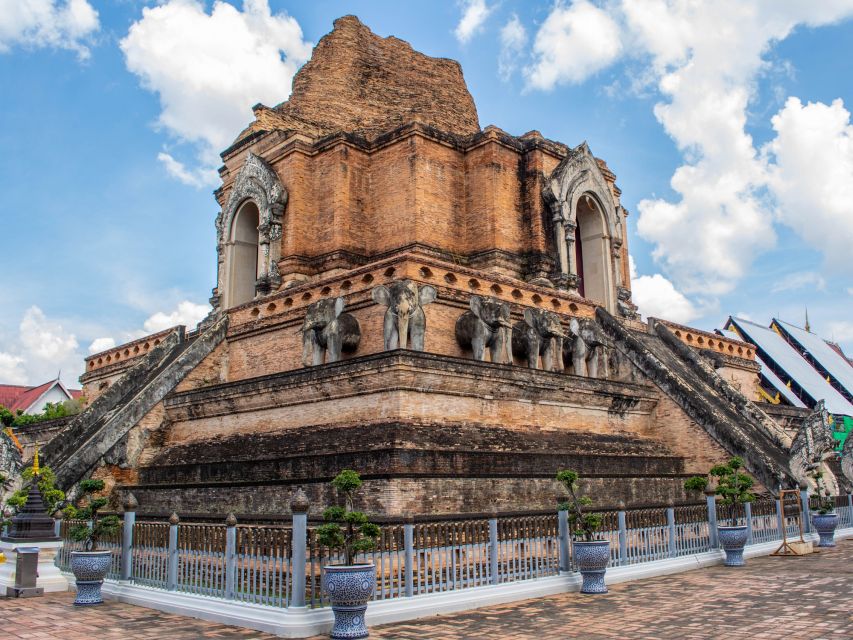Chiang Mai: Private Tuk Tuk Tour of City Temples With Pickup - Tha Phae Gate, Chiang Mai’s old defensive edge