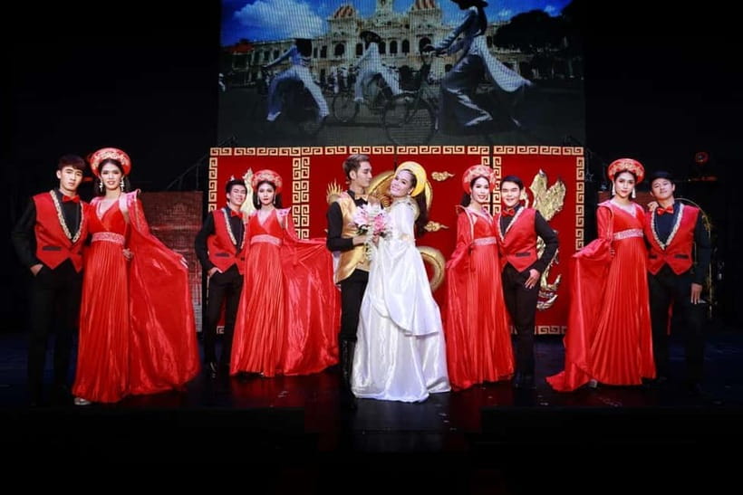 Chiang Mai: Siam Dragon Cabaret Show with Optional Transfer - The photo line after the final number