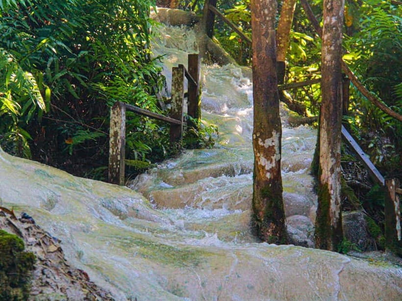 Chiang Mai: Sticky Waterfall by Local Truck with Market Stop - Spending an hour at ตลาดเจดีย์แม่ครัว