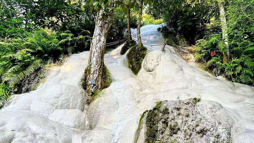 Chiang Mai: Sticky Waterfall, Chet Si Fountain Park Transfer - Two hours at the Sticky Waterfall