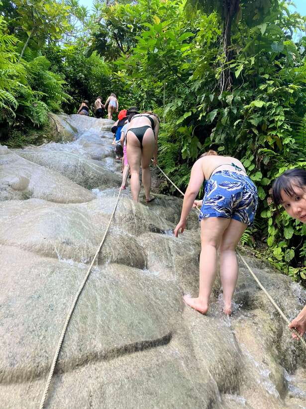 Chiang Mai: Sticky Waterfall scenic loop unseen lake &temple - Wat Phra That Doi Saket and the first mountain views