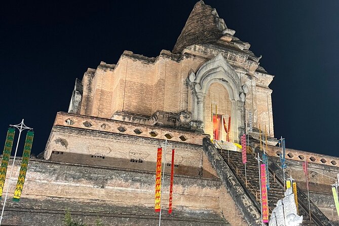 Chiang Mai Temples and Market Tuk-Tuk Evening Night Tour - Wat Phra Singh: a strong first temple