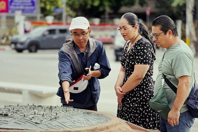 Chiang Mai Temples Visit Walking Tour with Ex-Monk Guide Part 1 - Why a former monk changes the temple visit