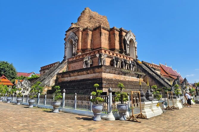 Chiang Mai Temples Visit Walking Tour with Ex-Monk Guide Part 1 - Wat Phan Tao and its rare teak prayer hall