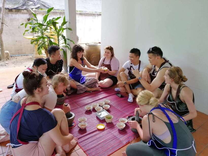 Chiang Mai: Thai Cooking and Market Tour with Lanna Smile - Choosing your six Thai dishes
