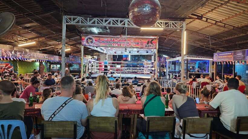 Chiang Mai: Thaphae Boxing Stadium Muay Thai - Arriving near Thaphae Gate