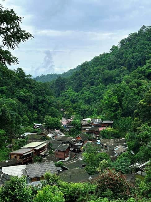 Chiang Mai: The Giant Café & Mae Kampong Village Day Trip - Rabiang View Mae Kampong for the big photograph
