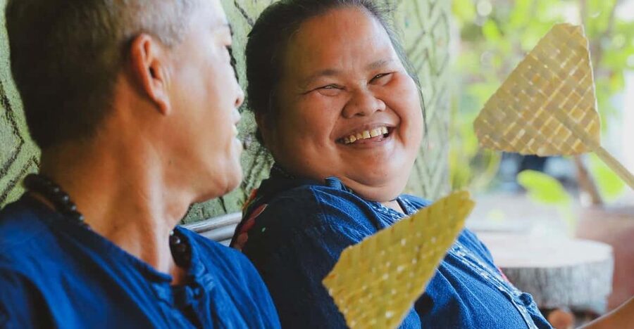 Chiang Mai : Traditional Lanna Bamboo Fan Weaving - Arriving at Baannoi Nornmuan in Wat Gate