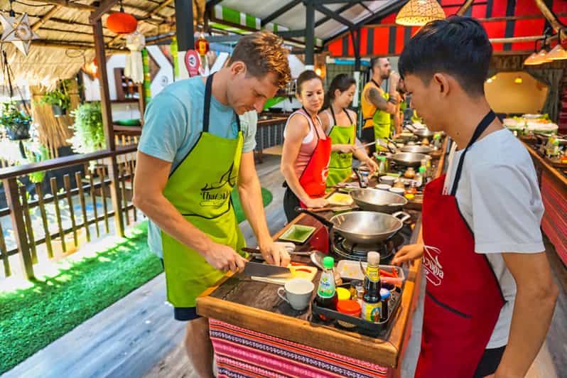Chiang Mai: Traditional Thai-Akha Cooking Class& Market Tour - Key points to know before booking