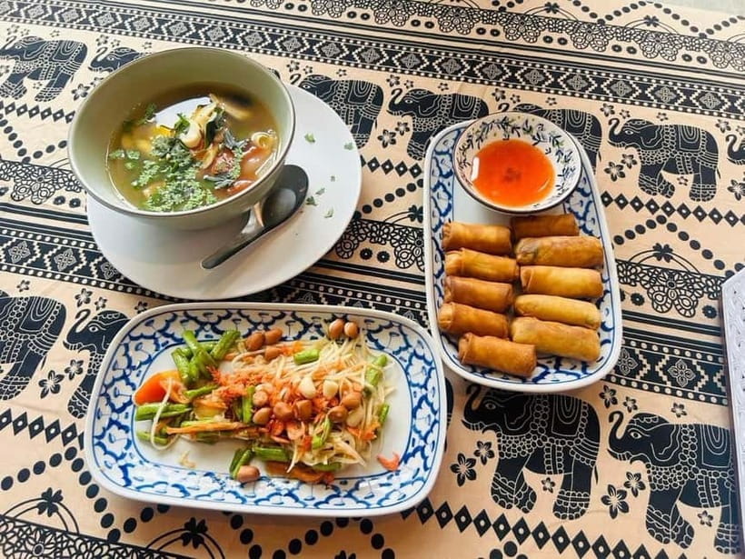 Chiang Mai: Traditional Thai Cooking Class with Market Tour - Six dishes, with curry paste made from scratch