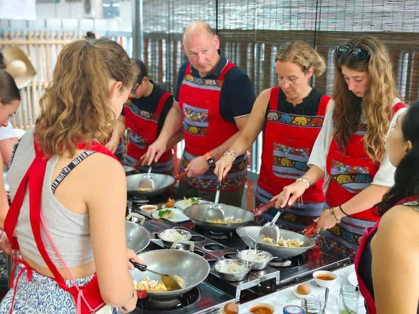 Chiang Mai: Traditional Thai Cooking Class with Market Tour - Transport, timing, and practical details