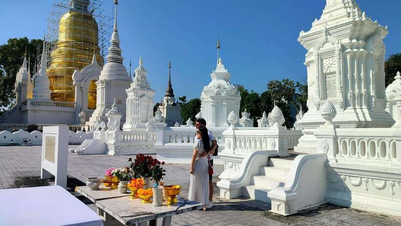 Chiang Mai: Tuk-Tuk Evening Tour with Temples & Street Foods - Why This Four-Hour Evening Tour Works