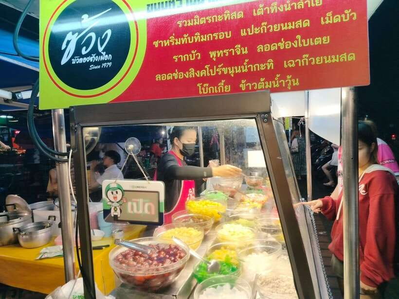 Chiang Mai: Tuk-Tuk Evening Tour with Temples & Street Foods - Chang Phuak Gate Market and the First Bites