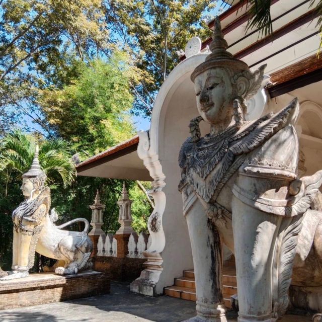 Chiang Mai: Wat Pha Lat & Wat Phra That Doi Suthep Tour - The climb to Wat Phra That Doi Suthep