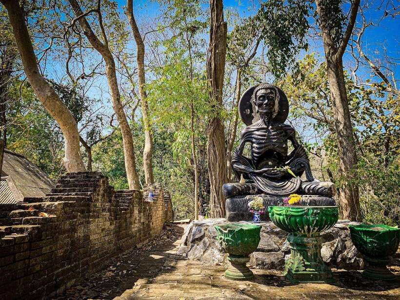 Chiang Mai:Wat Phra That Doi Suthep & Wat Umong Evening Tour - Clothing, shoes, and what to carry