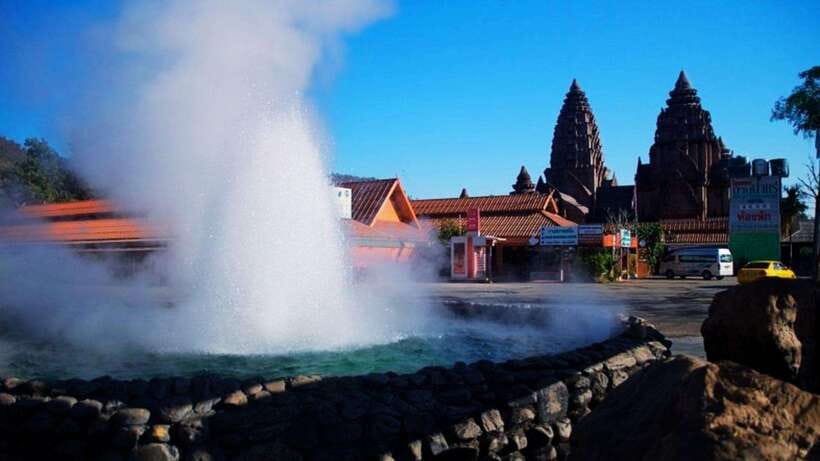 Chiang Mai: White, Blue & Big Buddha Temples in Chiang Rai - Lunch with Thai flavors