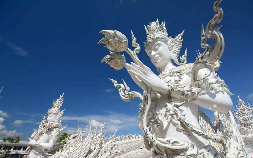 Chiang Mai: White, Blue & Big Buddha Temples in Chiang Rai - The guide and group experience