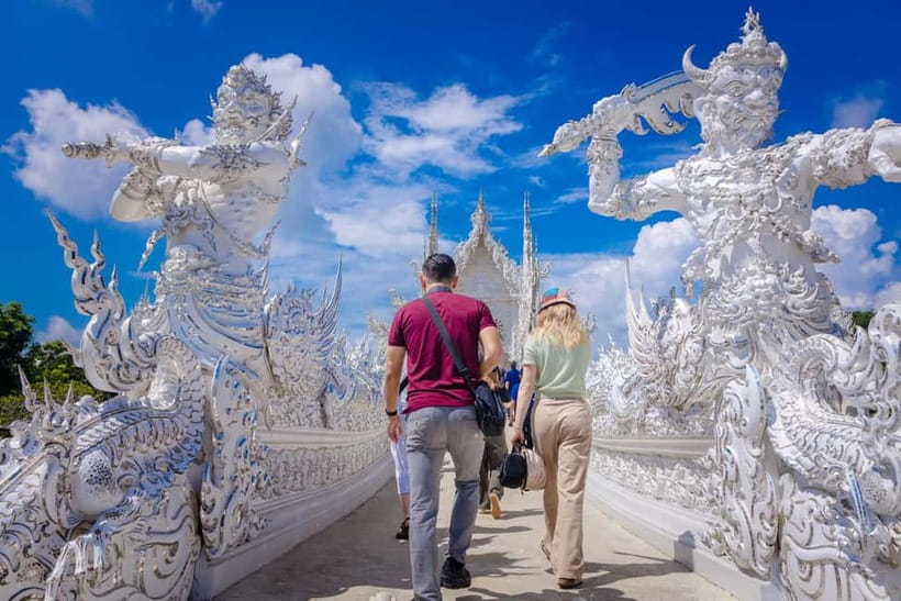 Chiang Mai: White, Red/Black & Blue Temples Tour with Lunch - Baan Dam Museum, the Black House