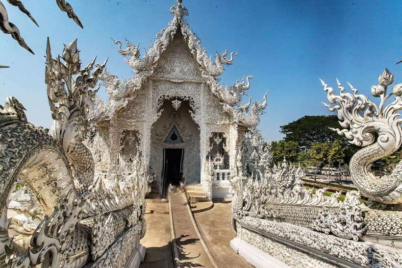 Chiang Rai: Half Day Tour – 3 Famous Temples & Lalita Cafe’ - Who should book this experience