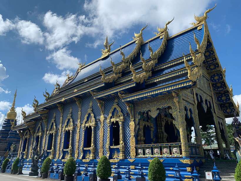 Chiang Rai: Half Day Tour – 3 Famous Temples & Lalita Cafe’ - Guides, English, and the human side of the tour