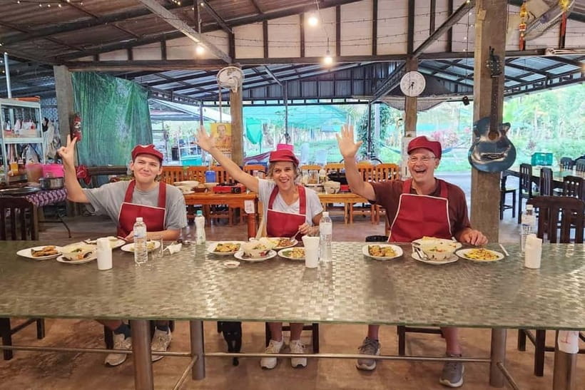 Chiang Rai:Lanna Home Cooking Class at Give Green Farm House - Begin at a real local market