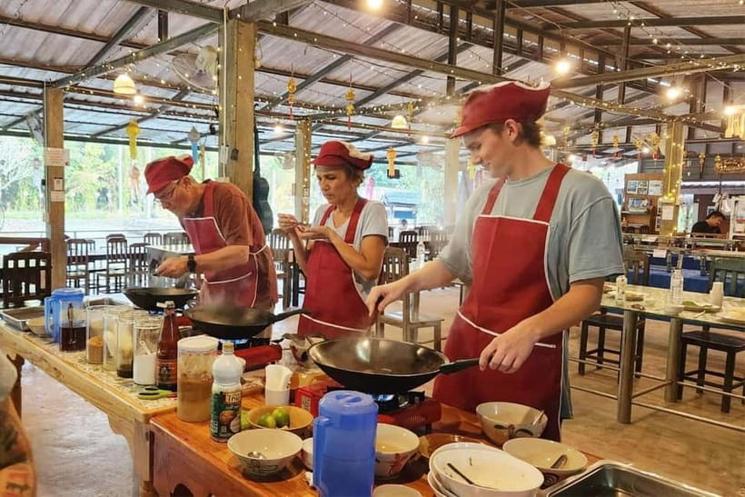 Chiang Rai:Lanna Home Cooking Class at Give Green Farm House - The 9:00 AM hotel pickup in Mueang Chiang Rai