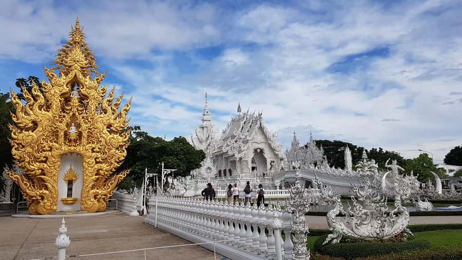 Chiang Rai Must-See Tour – 7 Icons, Lunch & Small Group(9pp) - Blue Temple: Color, Murals, and a Different Mood