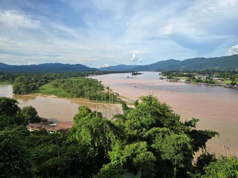 Chiang Rai: Private Tour with Driver and Custom Itinerary - The Karen Long Neck village question