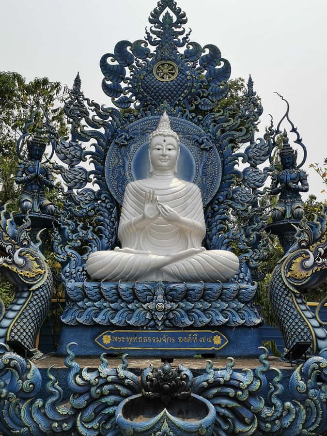 Chiang Rai: White, Blue, Red Temples, Long Neck Tour - Wat Rong Suea Ten, Chiang Rai’s Blue Temple