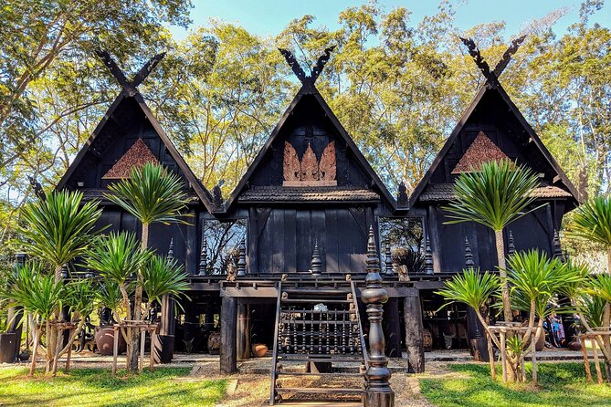 Chiang Rai White Temple, Blue Temple and more from Chiang Mai - What the guides add to the experience