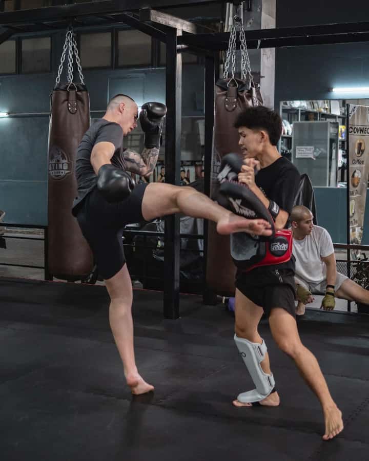 Chiangmai : Muay Thai Training academy - Pad work, cardio, and core exercises
