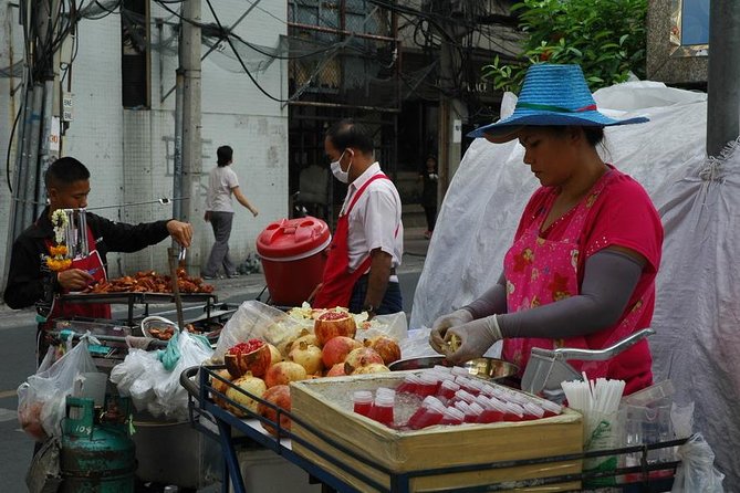 CHOB Bangkok Walking Tour (Talking + Walking + Eating) - Khaosan Road, the backpacker quarter