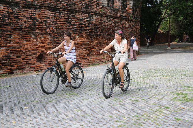 Colors of Ayutthaya Full-Day Bike Tour - Wat Mahathat and the famous Buddha head