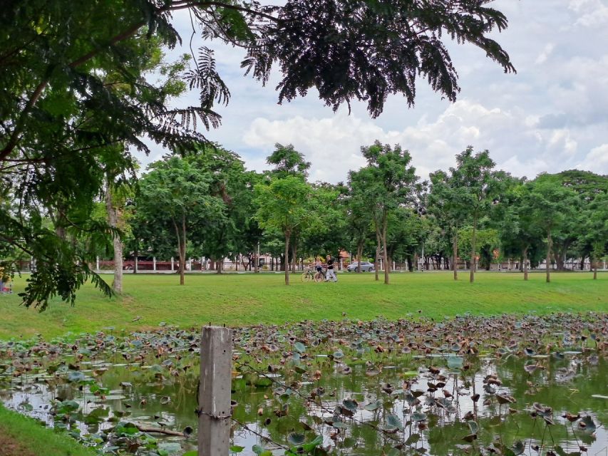 Colors of Ayutthaya: UNESCO Heritage 6 hour Bicycle Tour - A market stop and the giant reclining Buddha