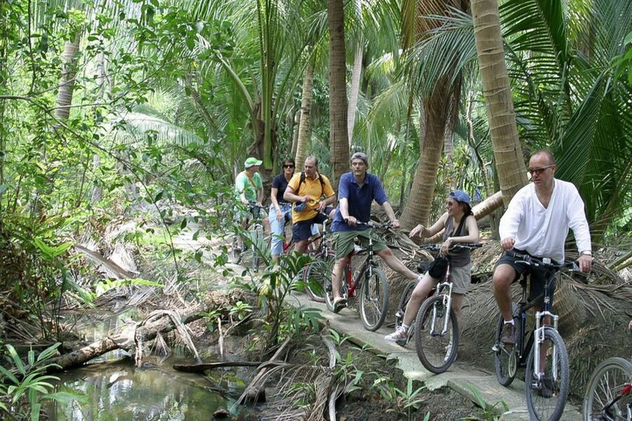Colors Of Bangkok: 4-Hour Small Group Bike Tour - Markets, parks, and the Ganesh shrine