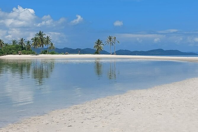 - Comfortable boat for cruising in Phang Nga Bay - The "Must-Do"! - Why Phang Nga Bay deserves a full day