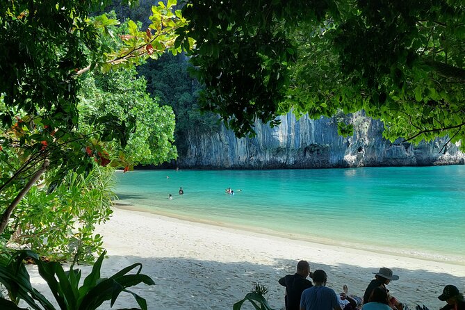 - Comfortable boat for cruising in Phang Nga Bay - The "Must-Do"! - Koh Hong Island, the day’s highlight
