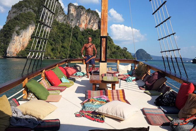 - Comfortable boat for cruising in Phang Nga Bay - The "Must-Do"! - Who will enjoy this cruise most